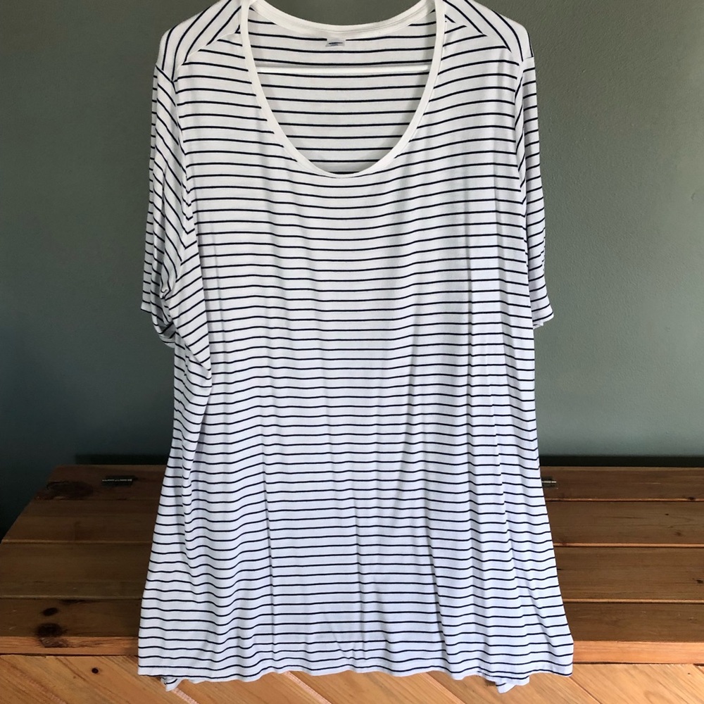Old Navy Plus V-neck Tunic Tee - 2x plus. White with navy blue stripe.
